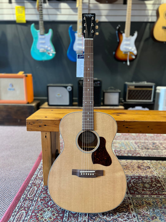 Art & Lutherie Legacy Acoustic Guitar Natural EQ