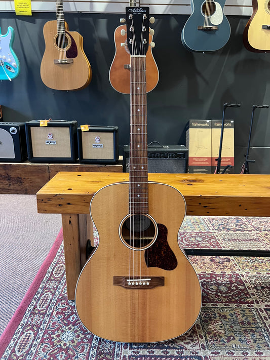 Art & Lutherie Acoustic Guitar with fishman pickup (offshore model) USED