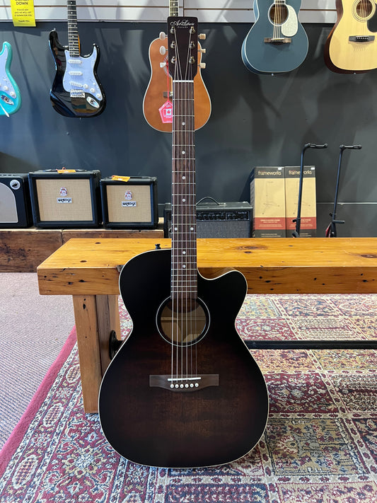 Art & Lutherie Legacy Bourbon Burst CW Acoustic Guitar with Pickup (Discounted SF)