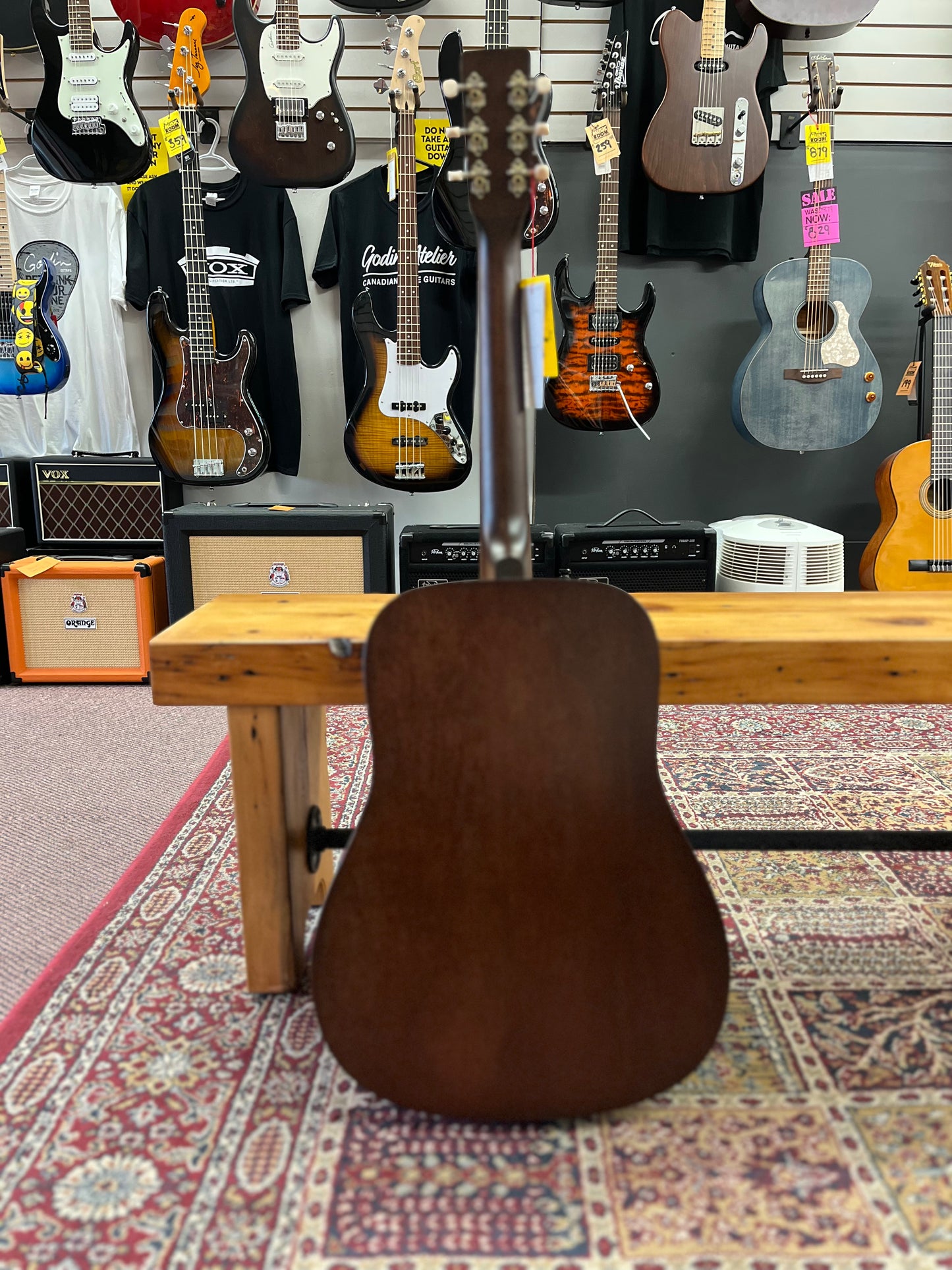 Art & Lutherie Americana Acoustic Guitar - Bourbon Burst CLEARANCE PRICED! OLD STOCK USED