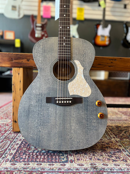 Art & Lutherie Legacy Q-Discrete Acoustic Guitar Denim Blue