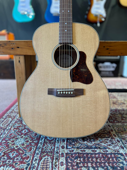 Art & Lutherie Legacy Acoustic Guitar Natural EQ