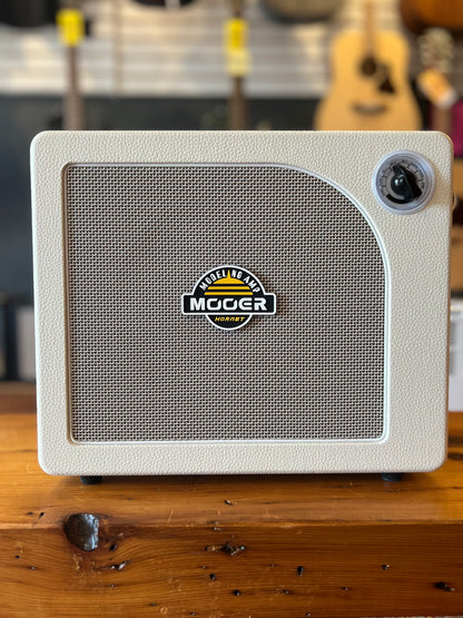 Mooer Hornet 30w Modeling Guitar Amplifier White USED