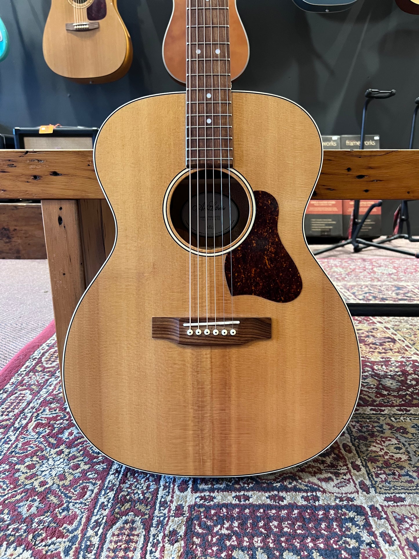 Art & Lutherie Acoustic Guitar with fishman pickup (offshore model) USED