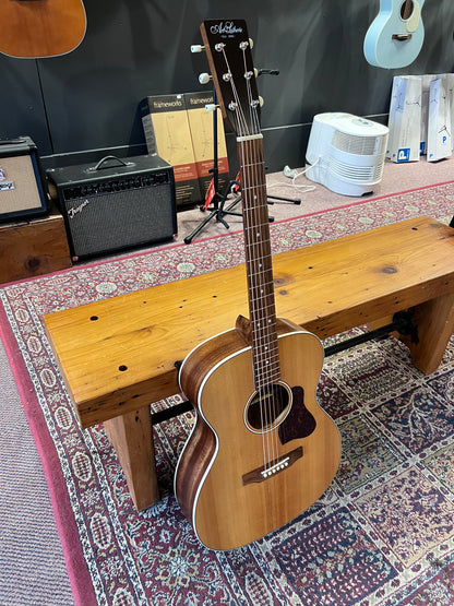 Art & Lutherie Acoustic Guitar with fishman pickup (offshore model) USED
