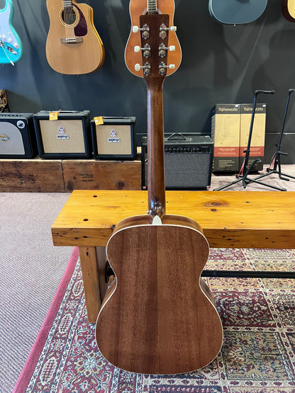 Art & Lutherie Acoustic Guitar with fishman pickup (offshore model) USED