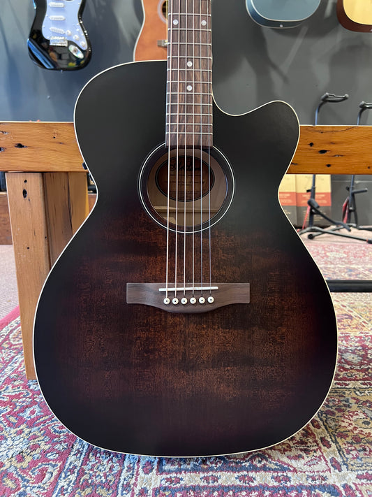 Art & Lutherie Legacy Bourbon Burst CW Acoustic Guitar with Pickup (Discounted SF)
