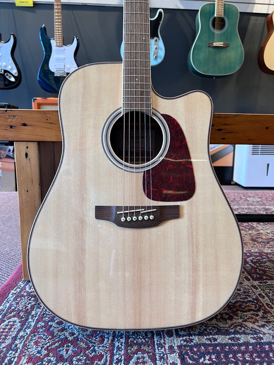 Takamine Dreadnought Cutaway Acoustic Guitar with pickup, Natural B-STOCK