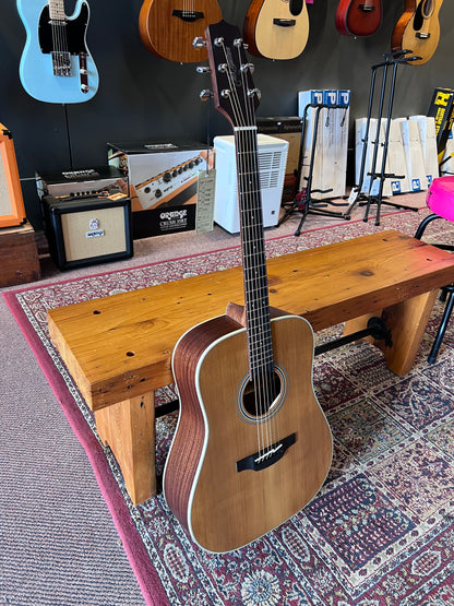 Takamine Dreadnought Acoustic Guitar, Natural B-STOCK