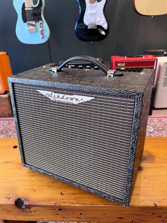 Ashdown Woodsman Parlour Acoustic Guitar Amplifier USED