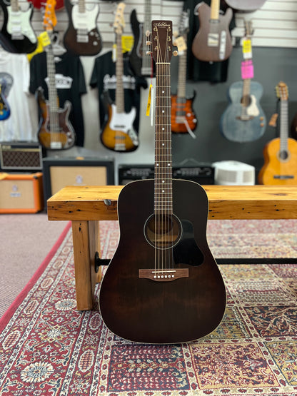 Art & Lutherie Americana Acoustic Guitar - Bourbon Burst CLEARANCE PRICED! OLD STOCK USED