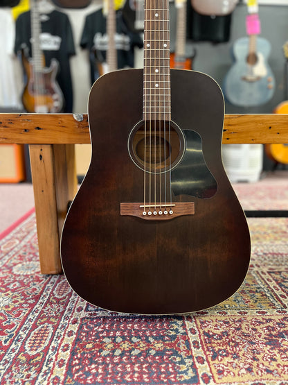 Art & Lutherie Americana Acoustic Guitar - Bourbon Burst CLEARANCE PRICED! OLD STOCK USED