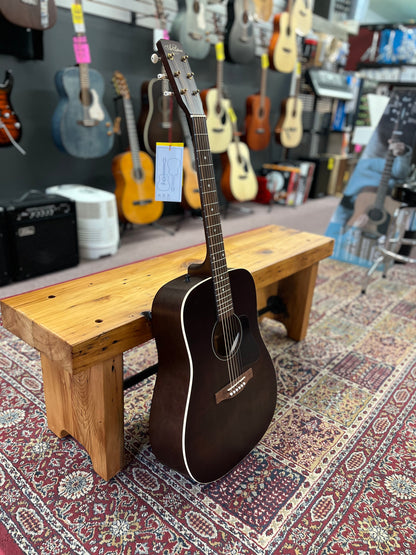 Art & Lutherie Americana Acoustic Guitar - Bourbon Burst CLEARANCE PRICED! OLD STOCK USED